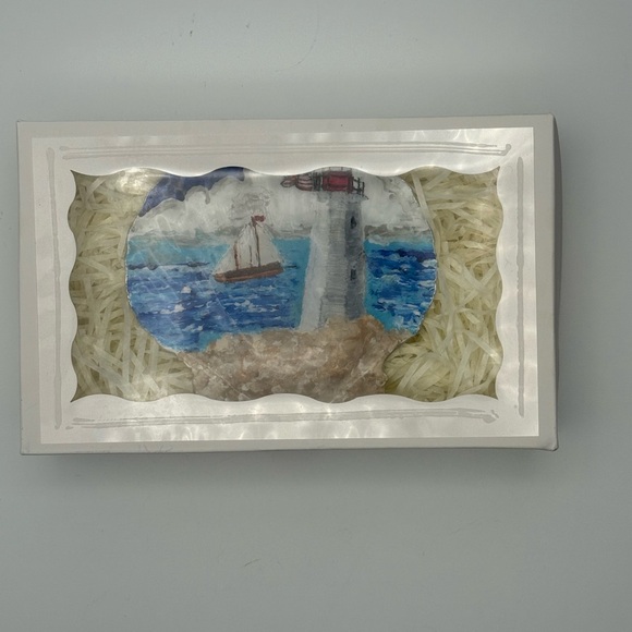 Hand-Painted Harbor-view Lighthouse Seashell Decor - Picture 7 of 8